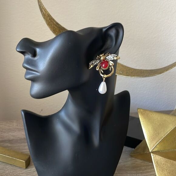 Red Bee Drop Earrings N1039 - Picture 3 of 3